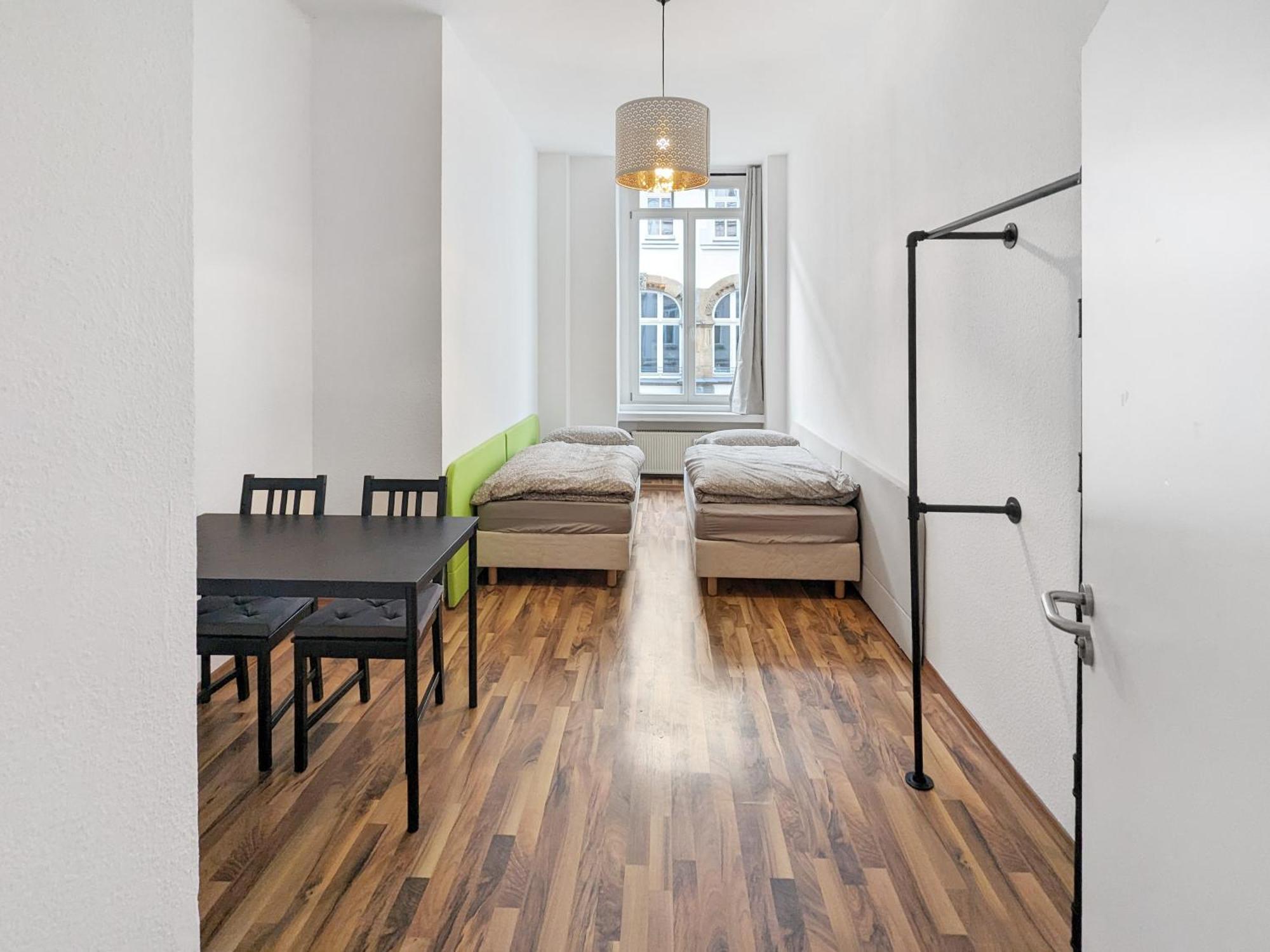 Monteurdreams-de Zentrale, Grosse 5z Wohnung, 2 Baeder, Kueche Apartment *