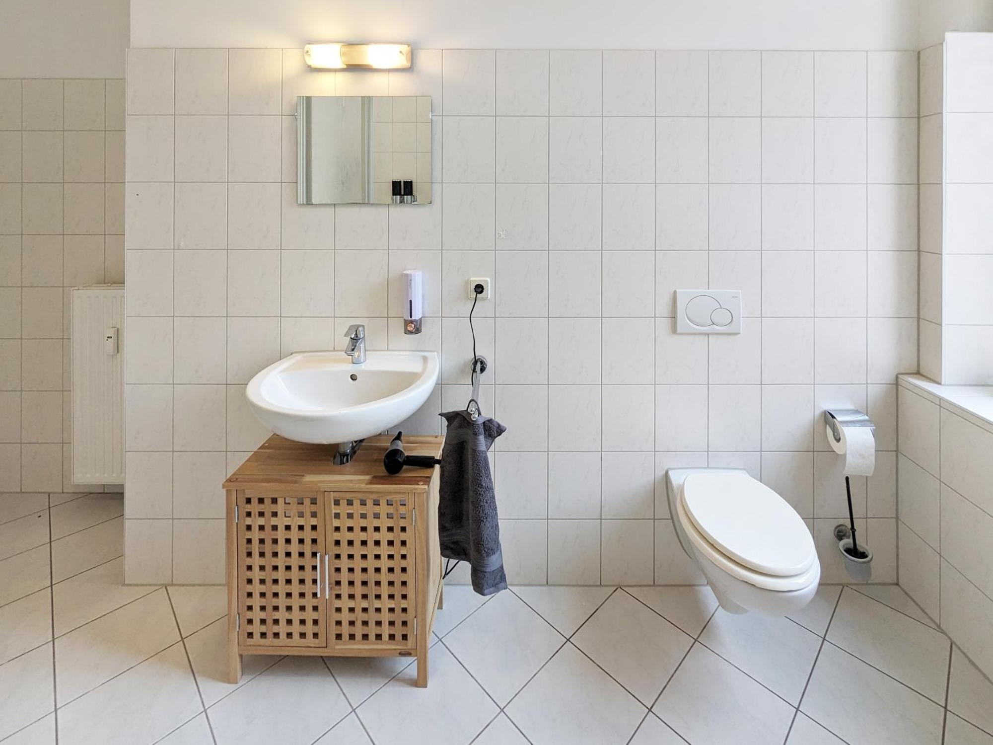 Monteurdreams-de Zentrale, Grosse 5z Wohnung, 2 Baeder, Kueche Apartment Leipzig