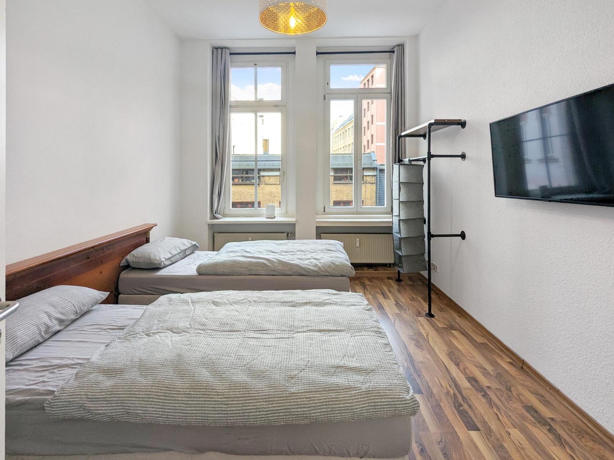 Monteurdreams-de Zentrale, Grosse 5z Wohnung, 2 Baeder, Kueche Apartment *