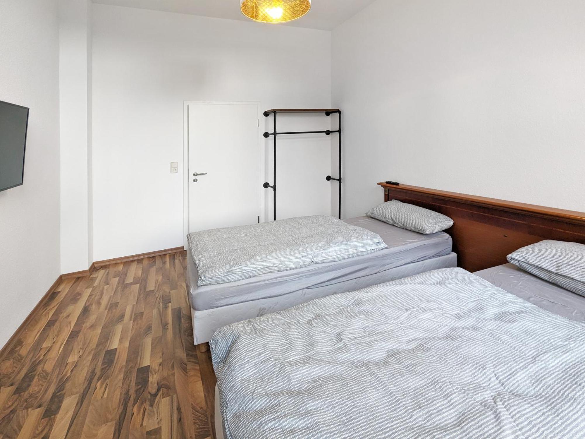 Monteurdreams-de Zentrale, Grosse 5z Wohnung, 2 Baeder, Kueche Apartment