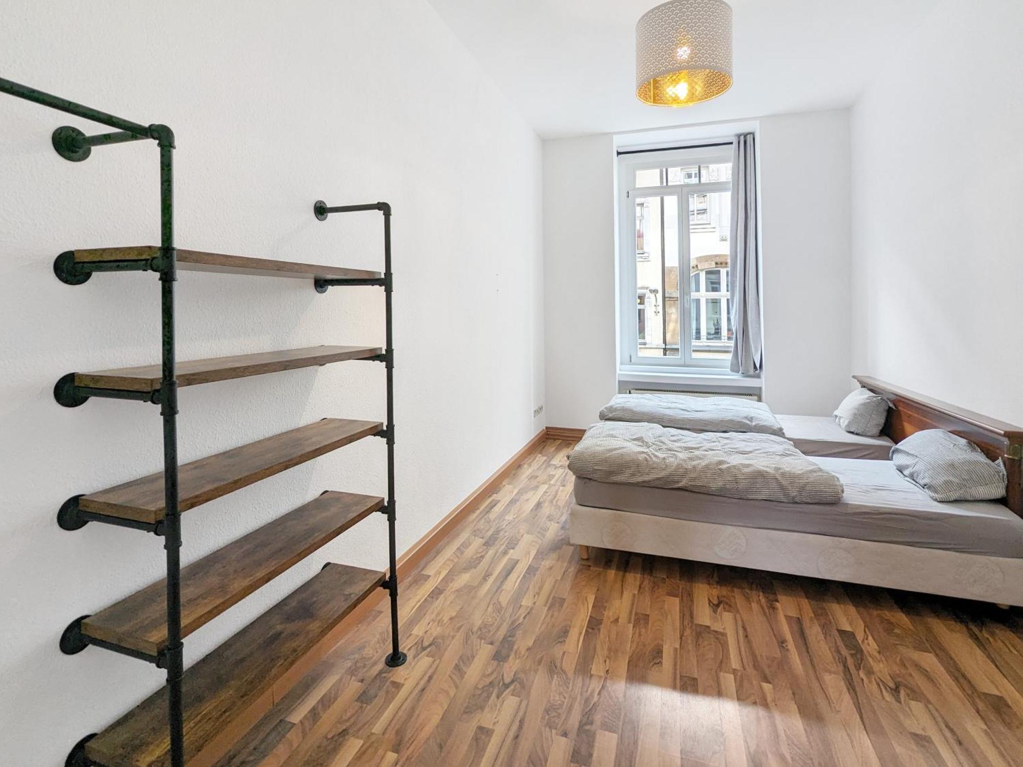 Monteurdreams-de Zentrale, Grosse 5z Wohnung, 2 Baeder, Kueche
