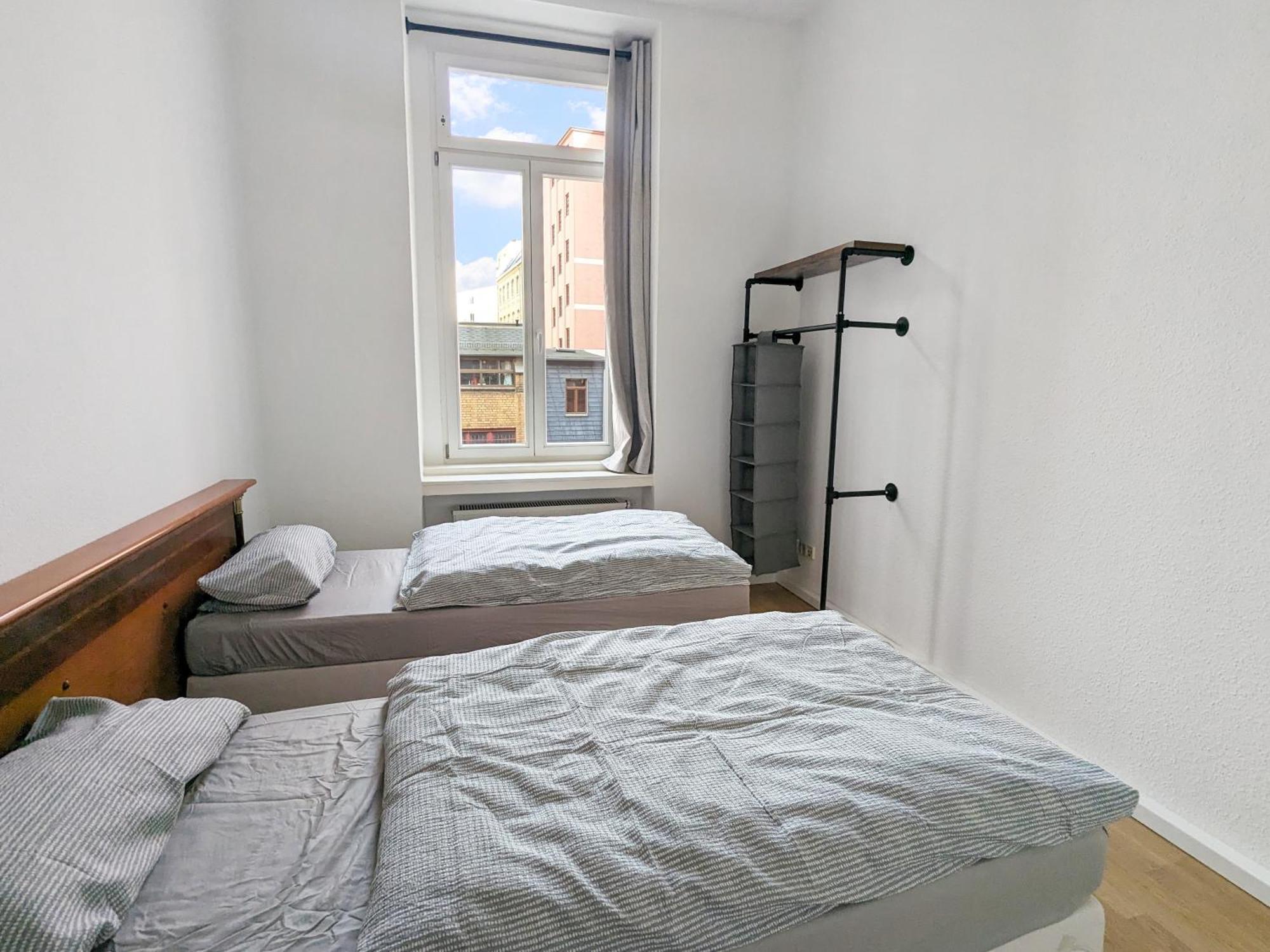 Monteurdreams-de Zentrale, Grosse 5z Wohnung, 2 Baeder, Kueche Apartment