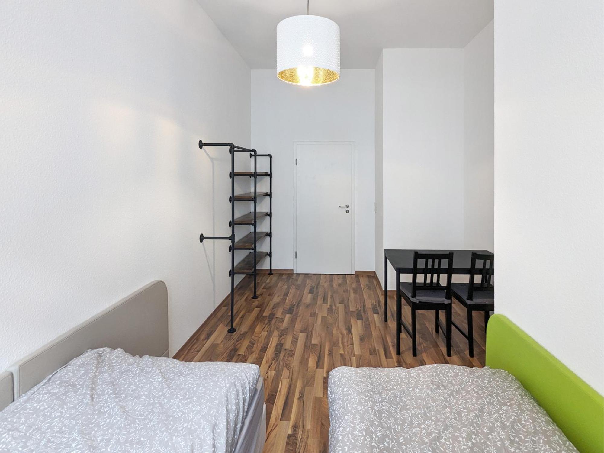 Monteurdreams-de Zentrale, Grosse 5z Wohnung, 2 Baeder, Kueche Apartment *