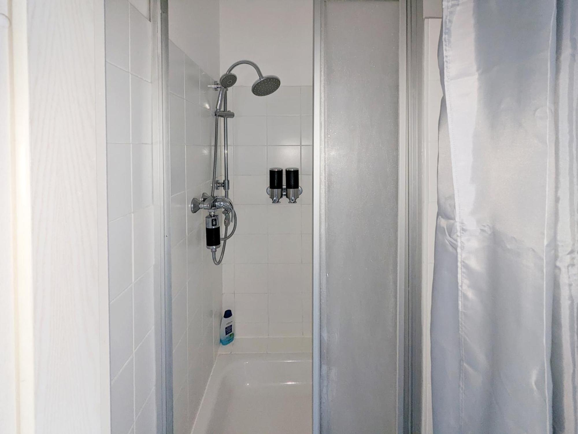 Monteurdreams-de Zentrale, Grosse 5z Wohnung, 2 Baeder, Kueche *