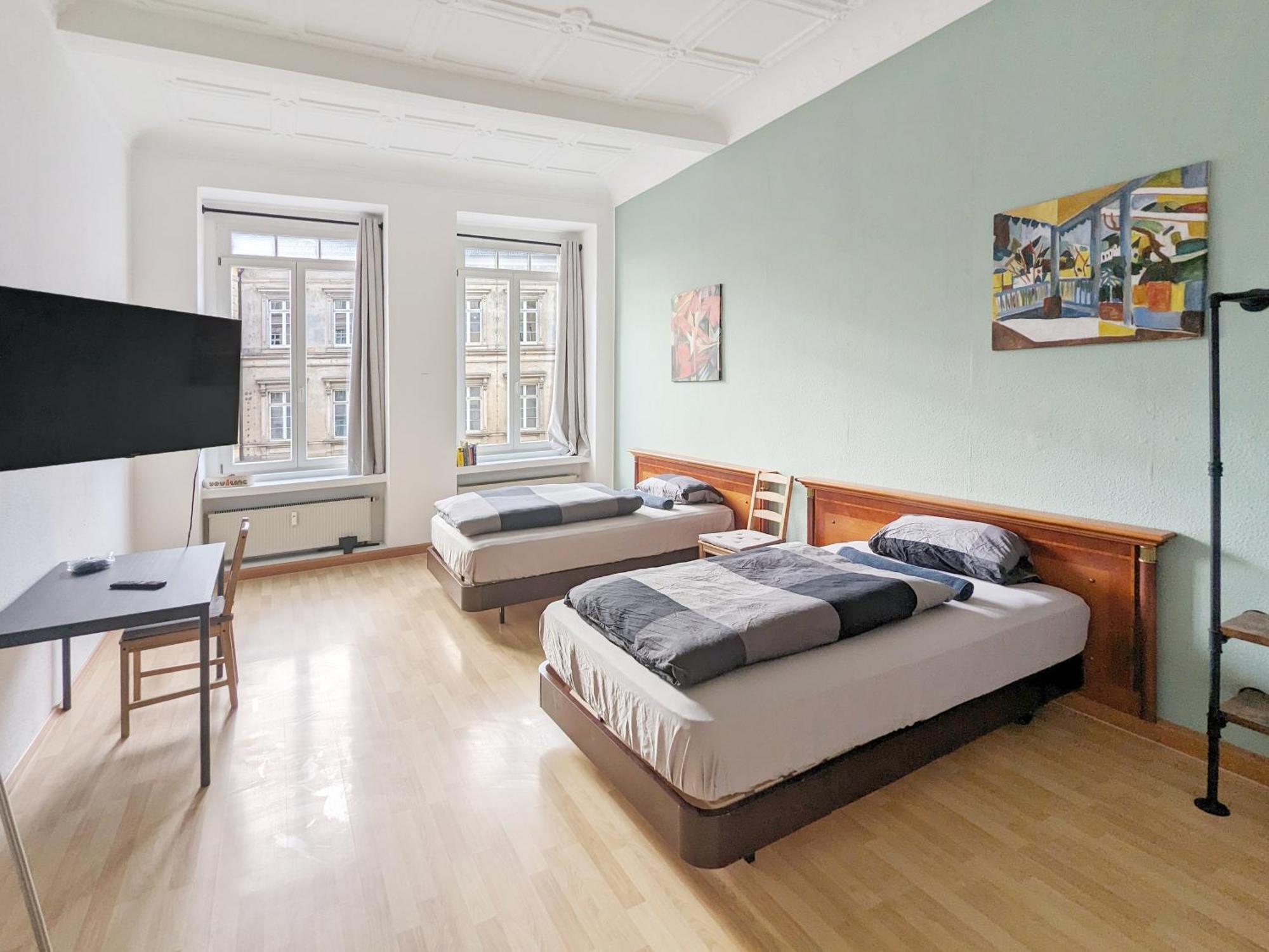 Monteurdreams-de Zentrale, Grosse 5z Wohnung, 2 Baeder, Kueche Apartment