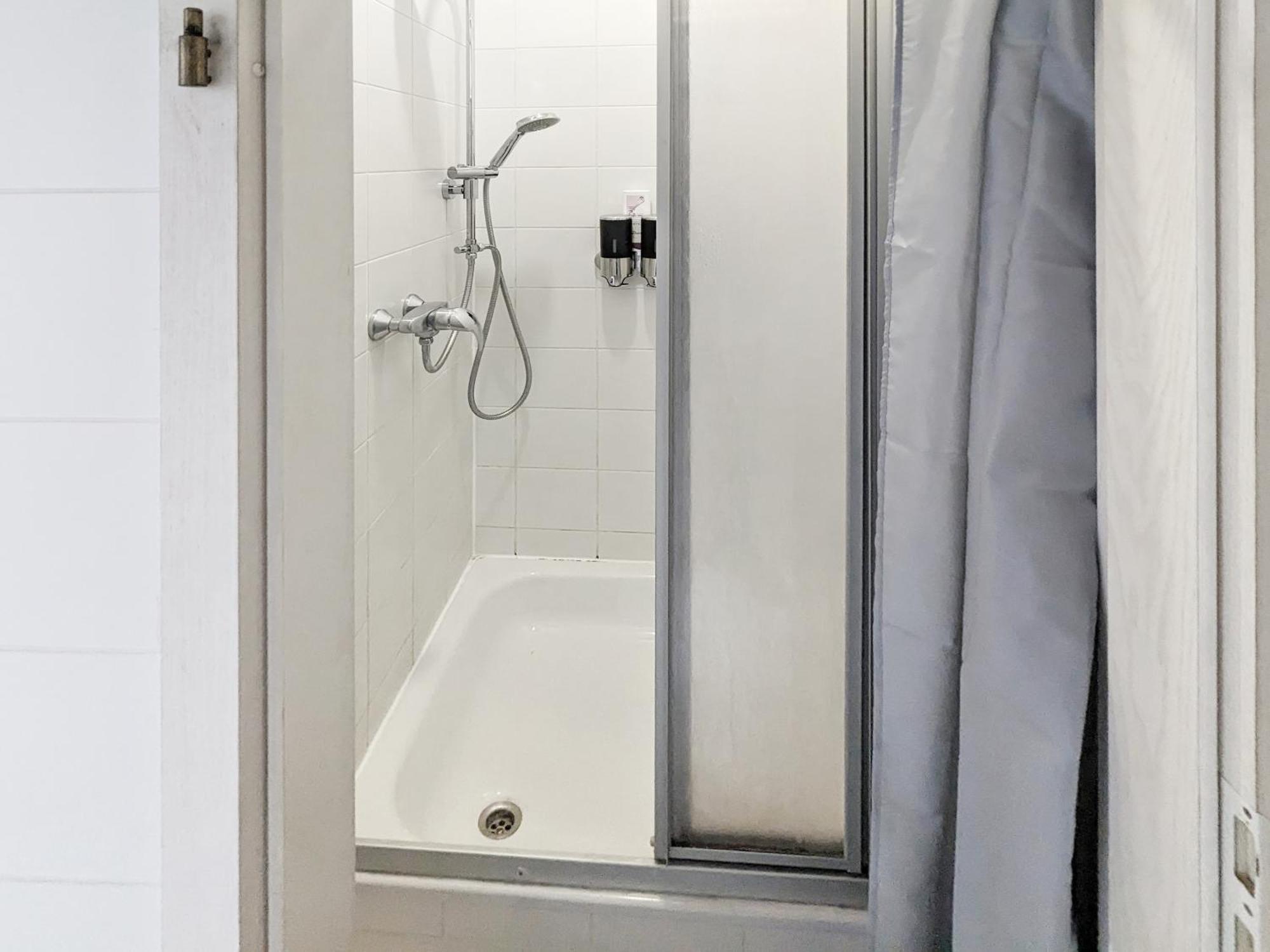 Monteurdreams-de Zentrale, Grosse 5z Wohnung, 2 Baeder, Kueche Apartment *