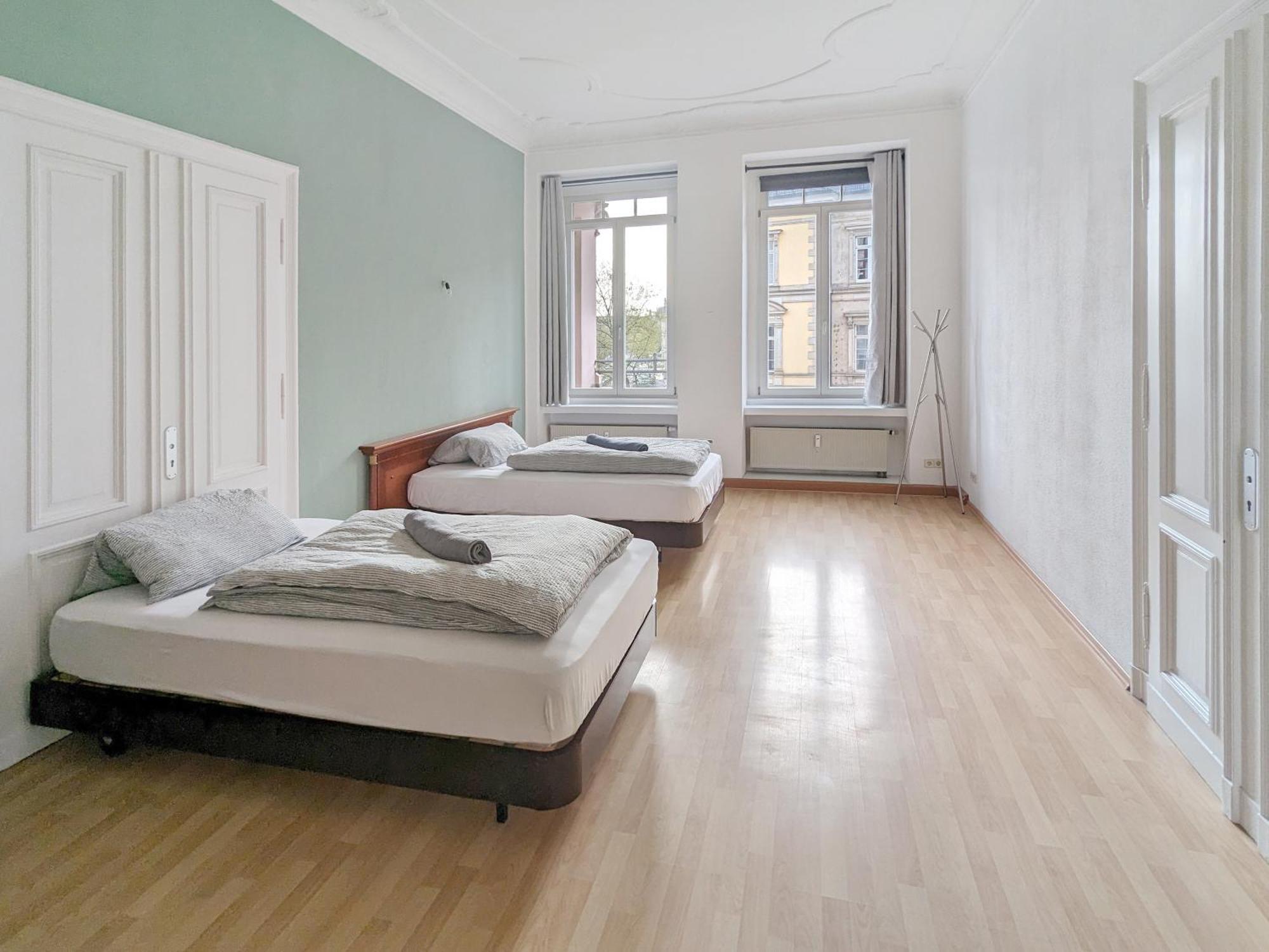 Monteurdreams-de Zentrale, Grosse 5z Wohnung, 2 Baeder, Kueche Apartment