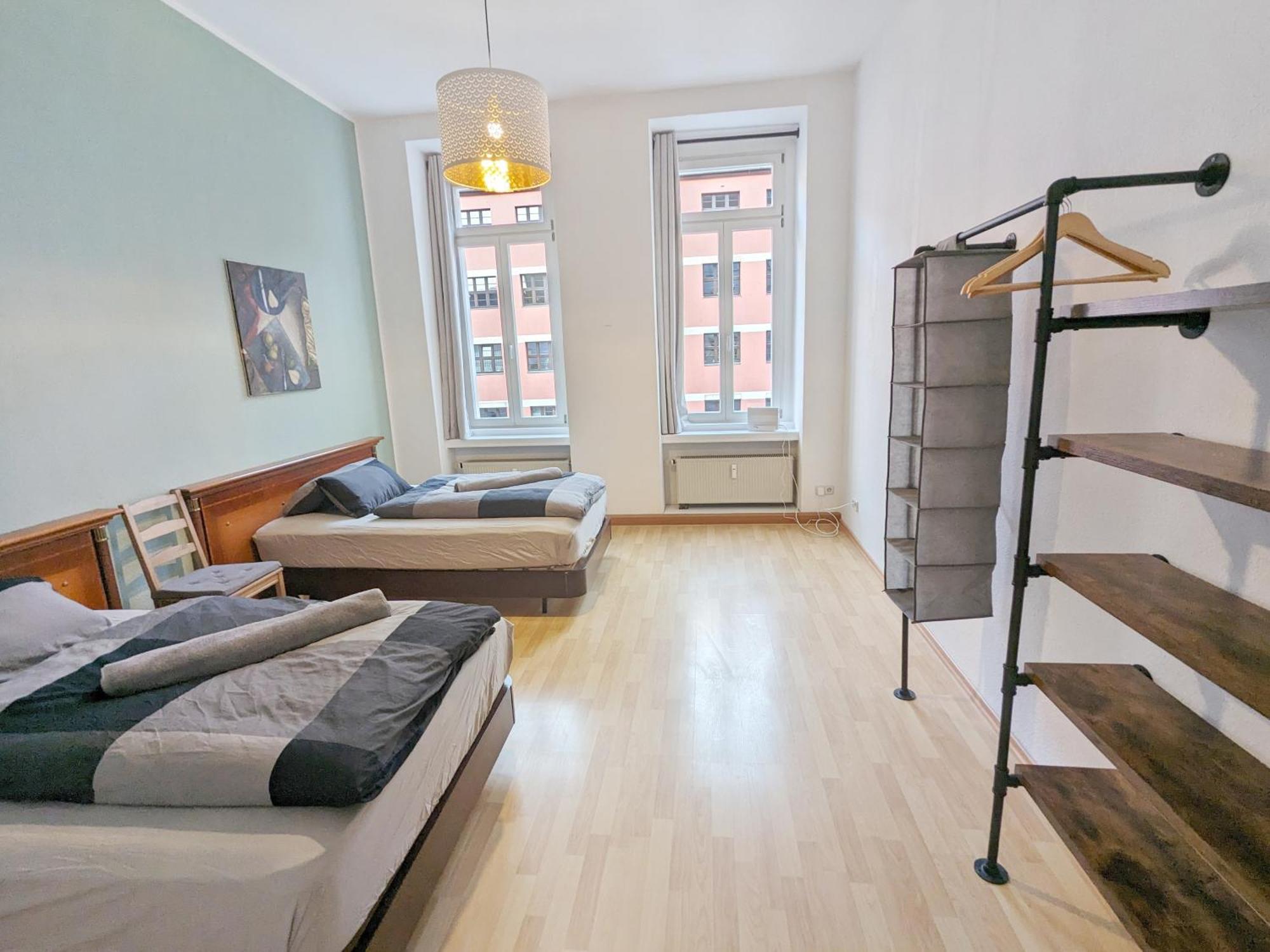 Monteurdreams-de Zentrale, Grosse 5z Wohnung, 2 Baeder, Kueche