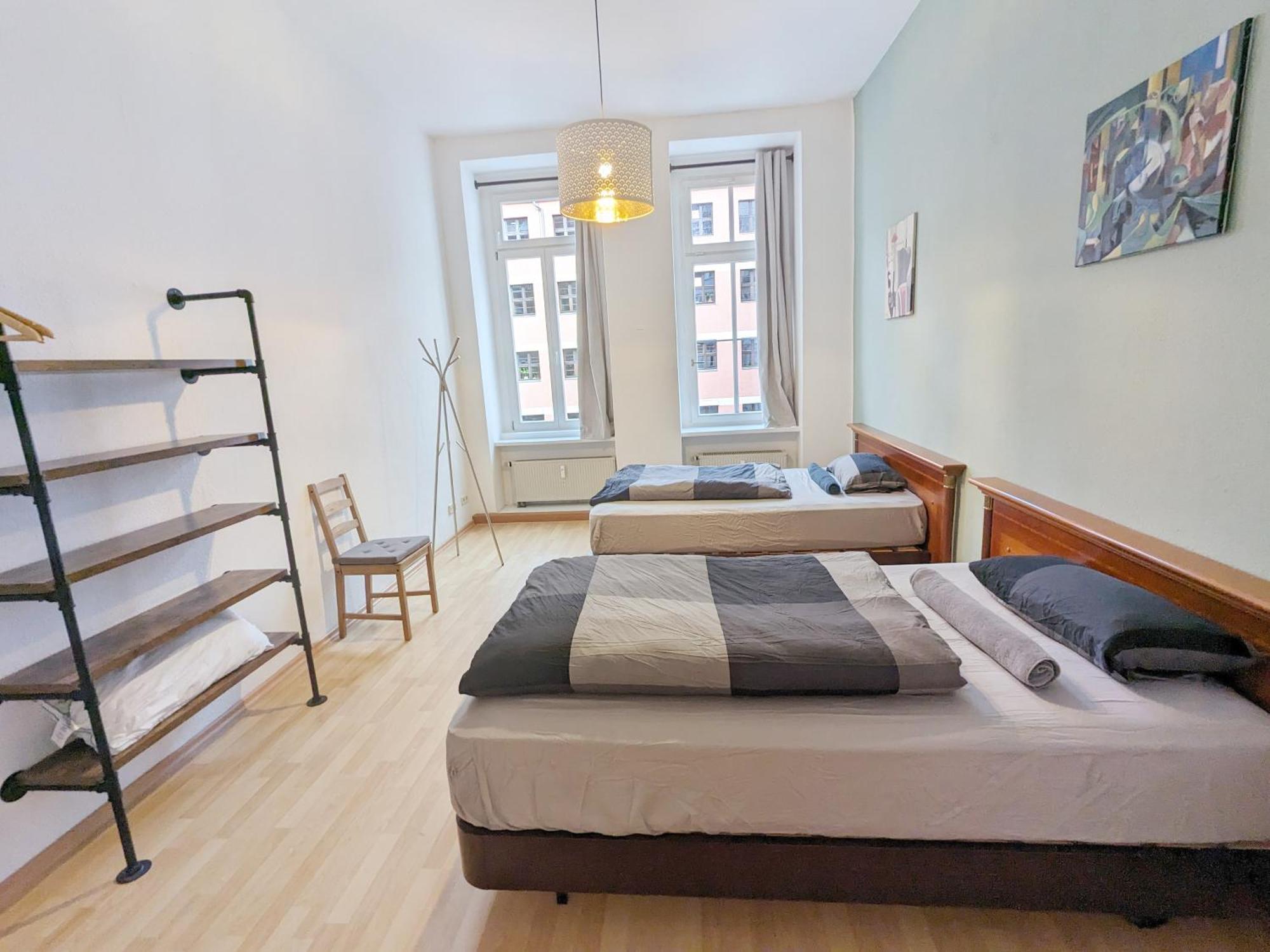 Monteurdreams-de Zentrale, Grosse 5z Wohnung, 2 Baeder, Kueche * Leipzig